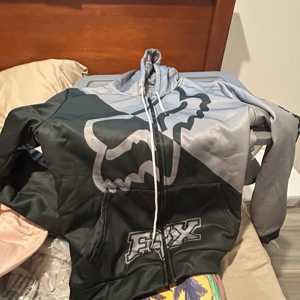 Fox Men's Hoodie - Black and Gray
